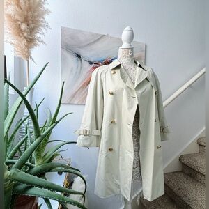 Sold❌Authentic Burberry Trench Coat